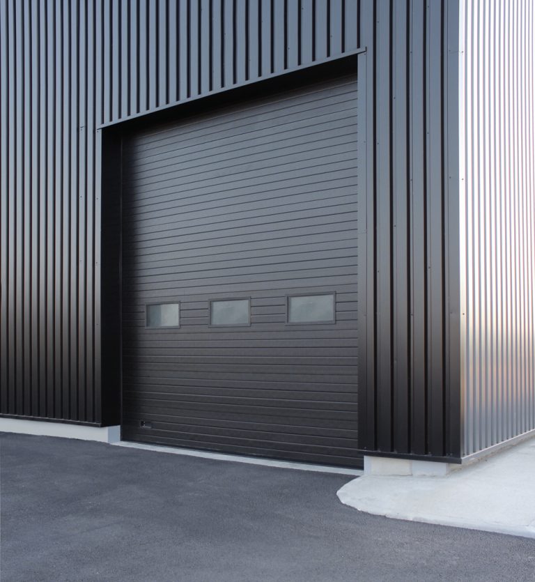 porte de garage bâtiment professionnel